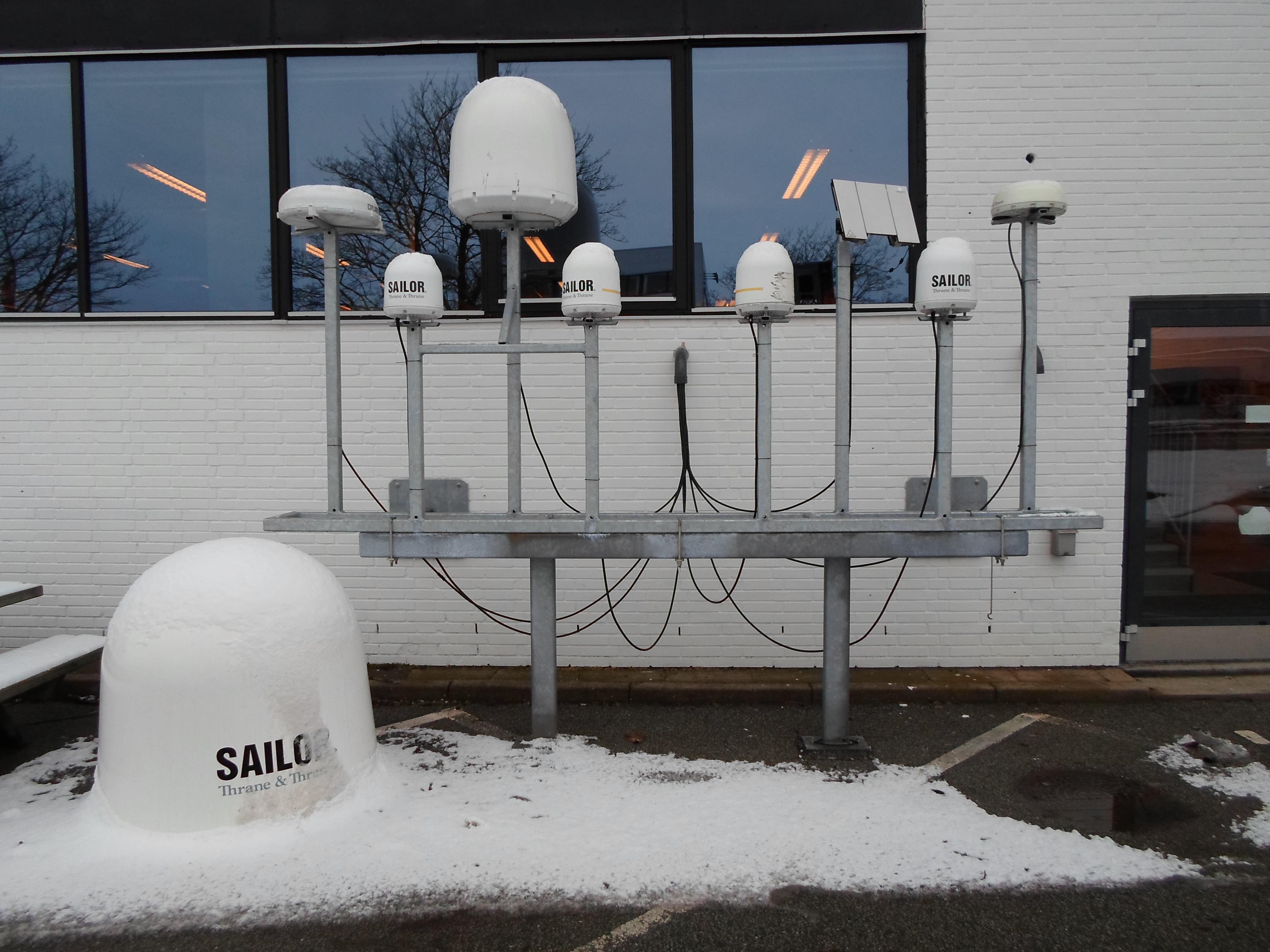 Терминалы для мобильной спутниковой связи в море