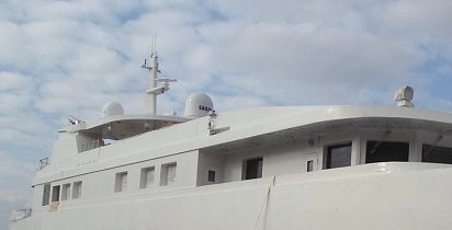 Поставка и ввод в эксплуатацию антенных систем Sailor 900 VSAT, Sea Tel 3004 х2 на быстроходной яхте "Селенга".